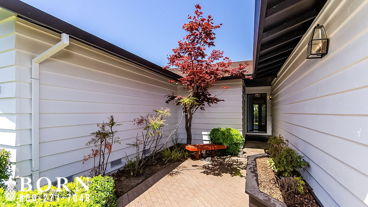 823 Gull Avenue